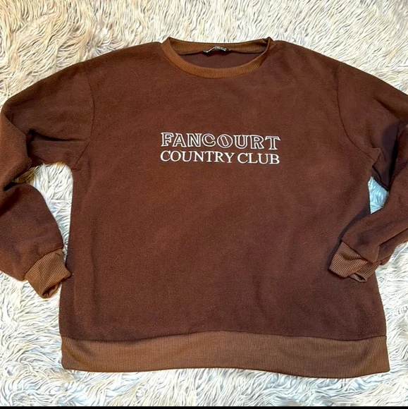 Brown fleece sweatshirt “fancourt country club”